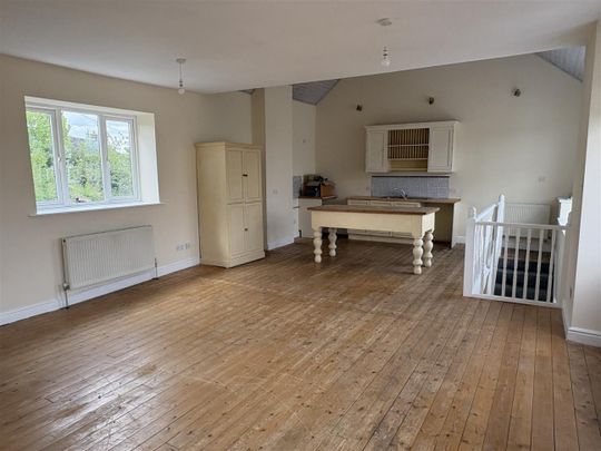 The Quarry, Dursley - Photo 1