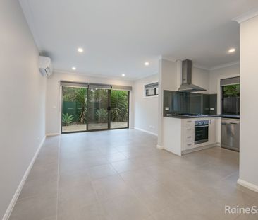 Well Maintained 3 Bedroom Townhouse - Photo 4