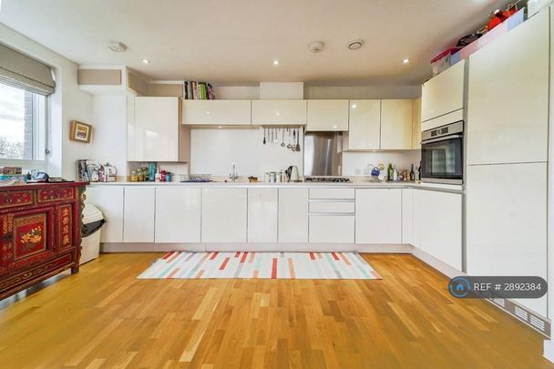 2 bedroom flat to rent - Photo 1