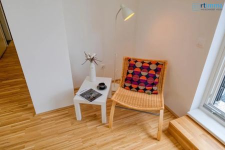 NEUWERTIGE DACHGESCHOSSWOHNUNG MIT GROSSER TERRASSE + GARAGENPLATZ + AIRCONDITION - U1 NÄHE - Foto 2