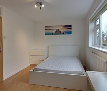 1 bedroom in a house share to rent - Photo 2