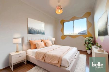 Two Bedrooms, Garage, Walk to Station - Photo 4