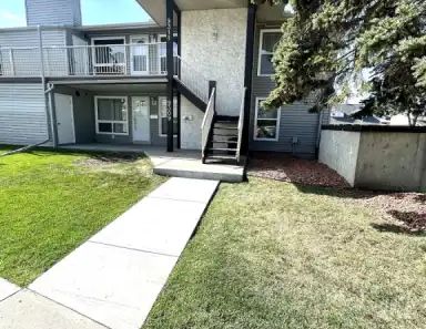 Cozy 2 bedroom plus den located in West Edmonton | 9309 - 9309 172 Street Northwest, Edmonton - Photo 1