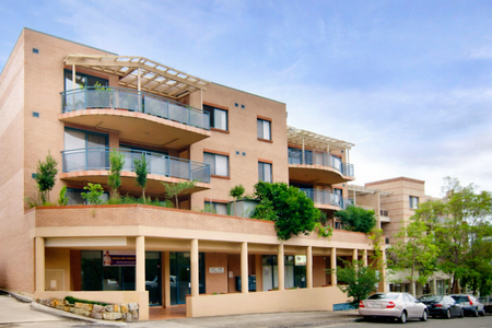 Spacious & Modern Apartment in a Secure, Ultra-Convenient Location - Photo 5