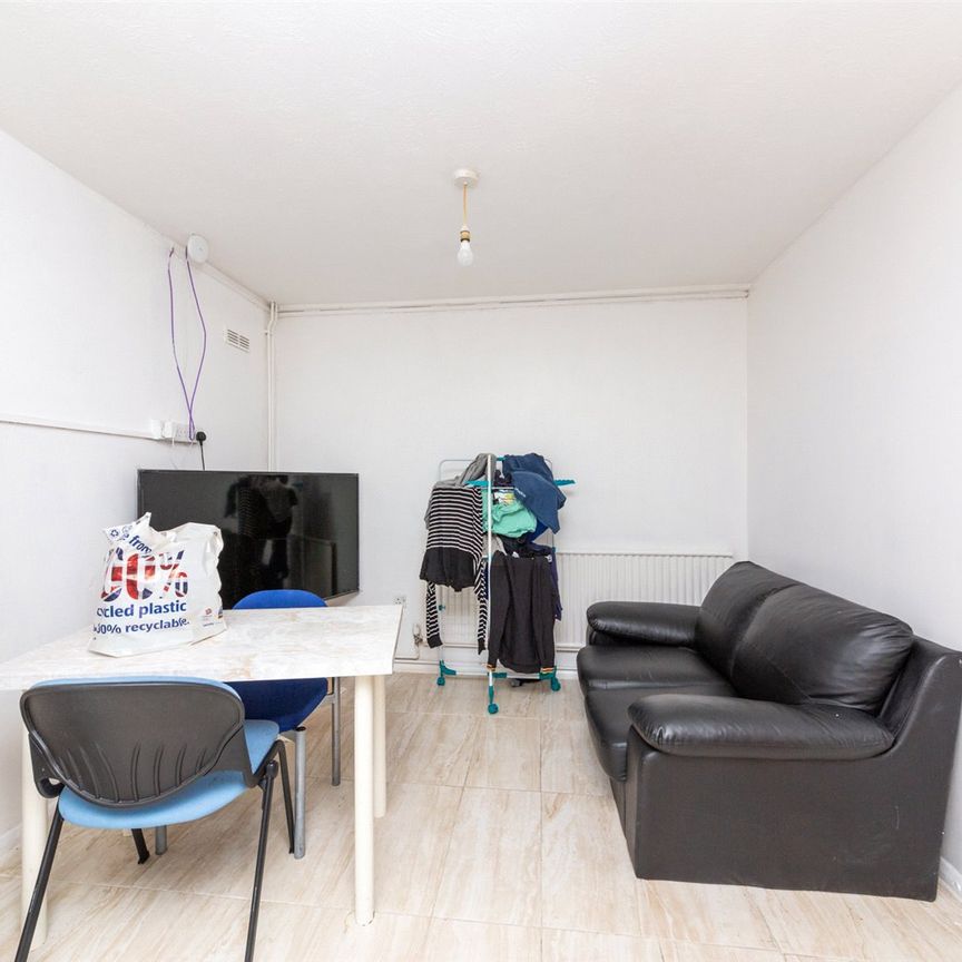 4 bedroom semi-detached house to rent - Photo 1