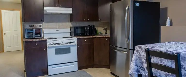 Fully Furnished / Unfurnished Basement Suite - 9 Minutes from YYC Airport | Calgary - Photo 1