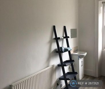 1 bedroom in a flat share to rent - Photo 6