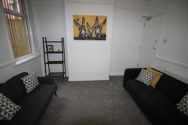 4 bedroom terraced house to rent - Photo 1