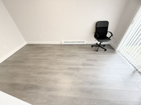 Immaculate Three Bedroom Townhome with Two Car Garage in Surrey Central - Photo 2