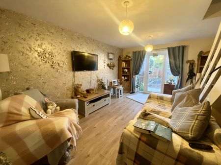2 bedroom terraced house to rent - Photo 2