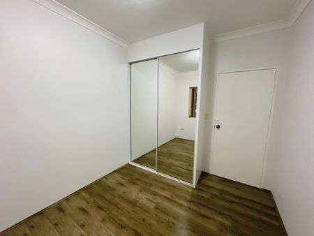 Three (3) Bedroom Ground Floor Apartment !!! - Photo 3