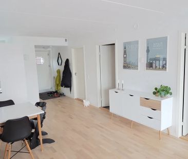 Rummelig lejlighed med lys og terrasse i Gistrup - Photo 2