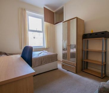 4 bedroom terraced house to rent - Photo 6