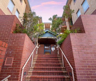 SPACIOUS & STYLISH APARTMENT IN BOUTIQUE EAST PERTH COMPLEX - Photo 5