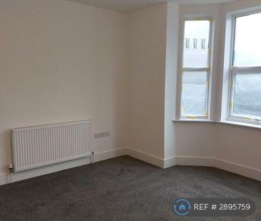 4 bedroom end of terrace house to rent - Photo 2
