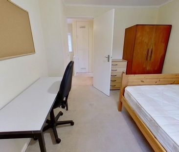 4 bedroom semi-detached house to rent - Photo 1