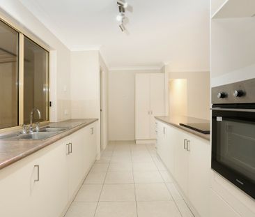 SPACIOUS FAMILY HOME INCLUDING GARDEN MAINTENANCE - Photo 4