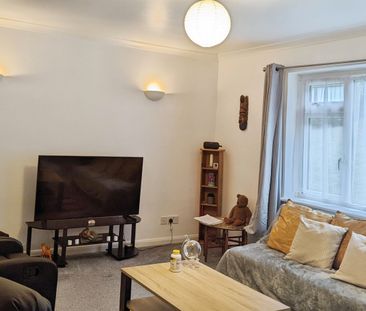 Harestone Valley Road, Caterham - Photo 1