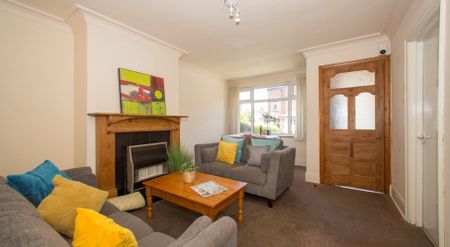 4 Hessle Road, Hyde Park, Leeds, LS6 1EH - Photo 2