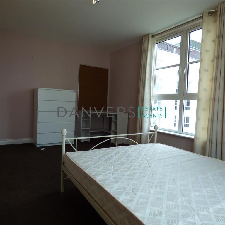 4 bedroom townhouse to rent - Photo 1