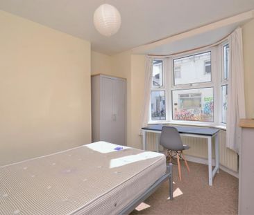 4 bedroom terraced house to rent - Photo 2