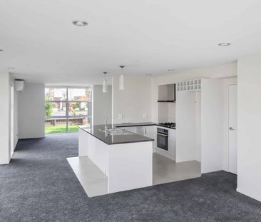 Spacious 4 bedroom home! - Photo 3