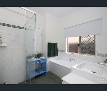 Modern Family Living in a Convenient Springfield Lakes Location - Photo 5