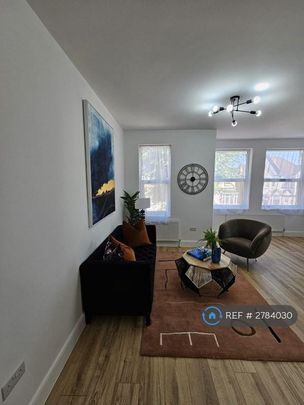 3 bedroom flat to rent - Photo 1