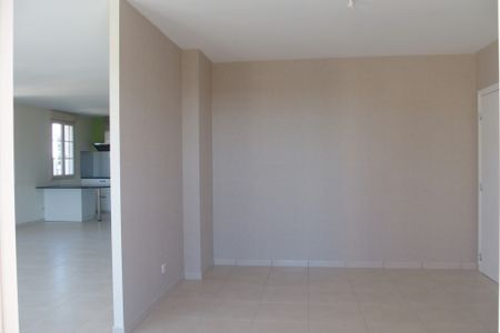 Location Appartement 5 pièces 143m² BEAUNE 21200 - Photo 3