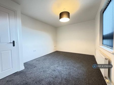 2 bedroom flat to rent - Photo 4