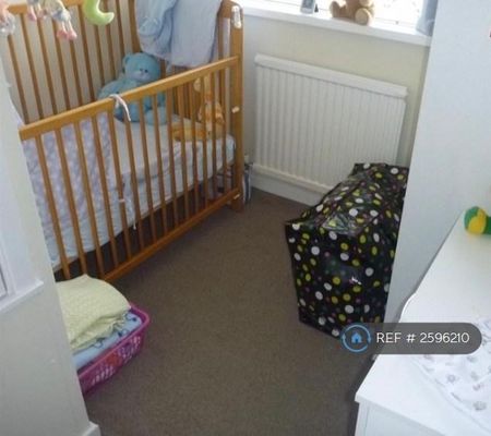 3 bedroom semi-detached house to rent - Photo 3