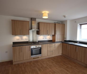 2 bedroom Apartment to let - Photo 6