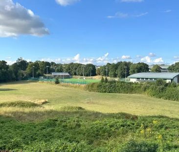 4 bedroom semi-detached house to rent - Photo 5