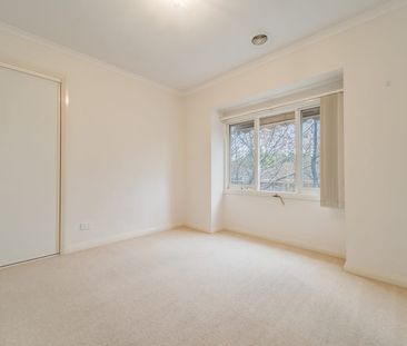 Spacious & Stylish Townhouse in Prime Box Hill Location! - Photo 4
