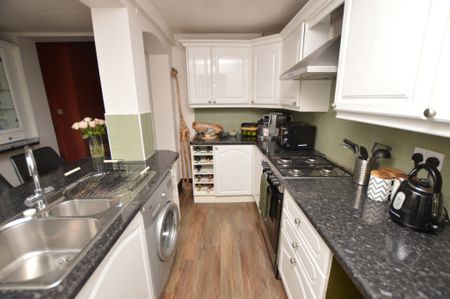 2 Bedroom Terraced House - Photo 4
