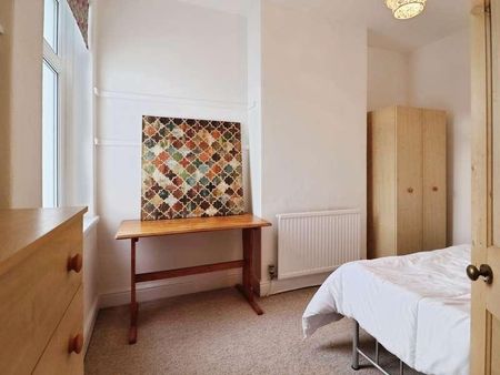 Lisvane Street, Cathays, Cardiff, CF24 - Photo 4