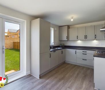 Laurie Close, Yate, Bristol - Photo 4