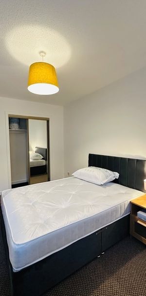 Room in a Shared Flat, Glasgow, G3 - Photo 1