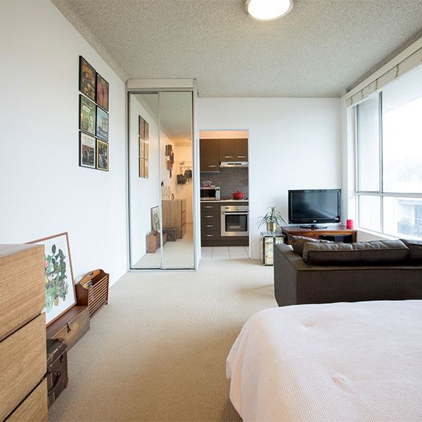 Perfectly positioned STUDIO in the heart of Redfern - Photo 1