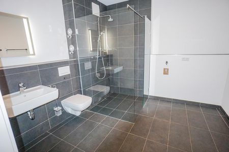 Helle 2-Zimmer- Wohnung mit großem Westbalkon, moderner Einbauküche, XXL-Dusche, Aufzug & Tiefgarage - Foto 2