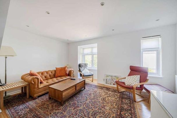 St Chrispin's Close, Hampstead, NW3 - Photo 1