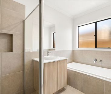 Homely Haven on Holst - Photo 1