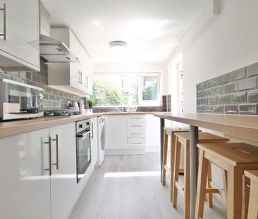 4 bedroom terraced house to rent - Photo 5