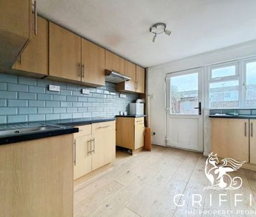 Second Avenue, Canvey Island, SS8 - Photo 6