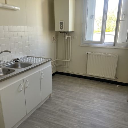 Appartement TYPE 4 AVORD – 68 m² - Photo 3