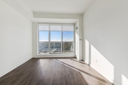 For Lease - 2 David Eyer Road Unit# 931, Richmond Hill, Ontario - Photo 4