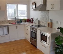 Cosy 2 bedroom unit in Hauraki - Photo 1