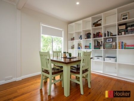 Spacious Family Home with Stunning City Views – Prime Location Near CBD - Photo 3