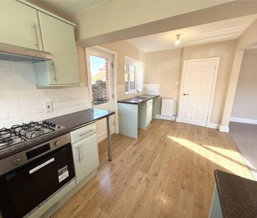 3 bedroom semi-detached house to rent - Photo 5
