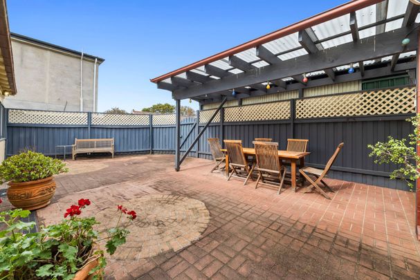 SUPERB FAMILY HOME! - Photo 1